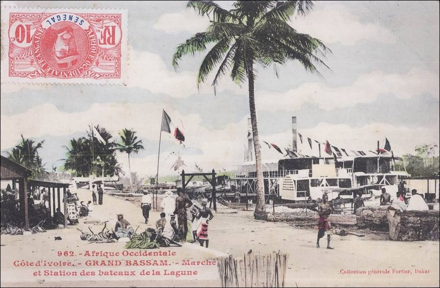 Grand Bassam, Marché et Station des bateaux de la Lagune.