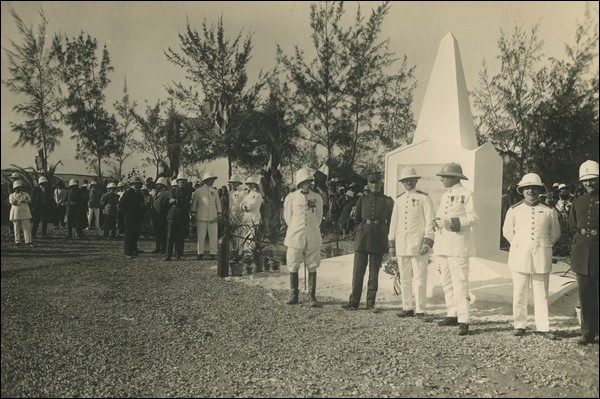 Cérémonie au camps de Thiaroye en 1927